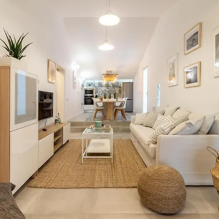 Flatguest Orinoco + Pool + Terrace + Garden Feriehus